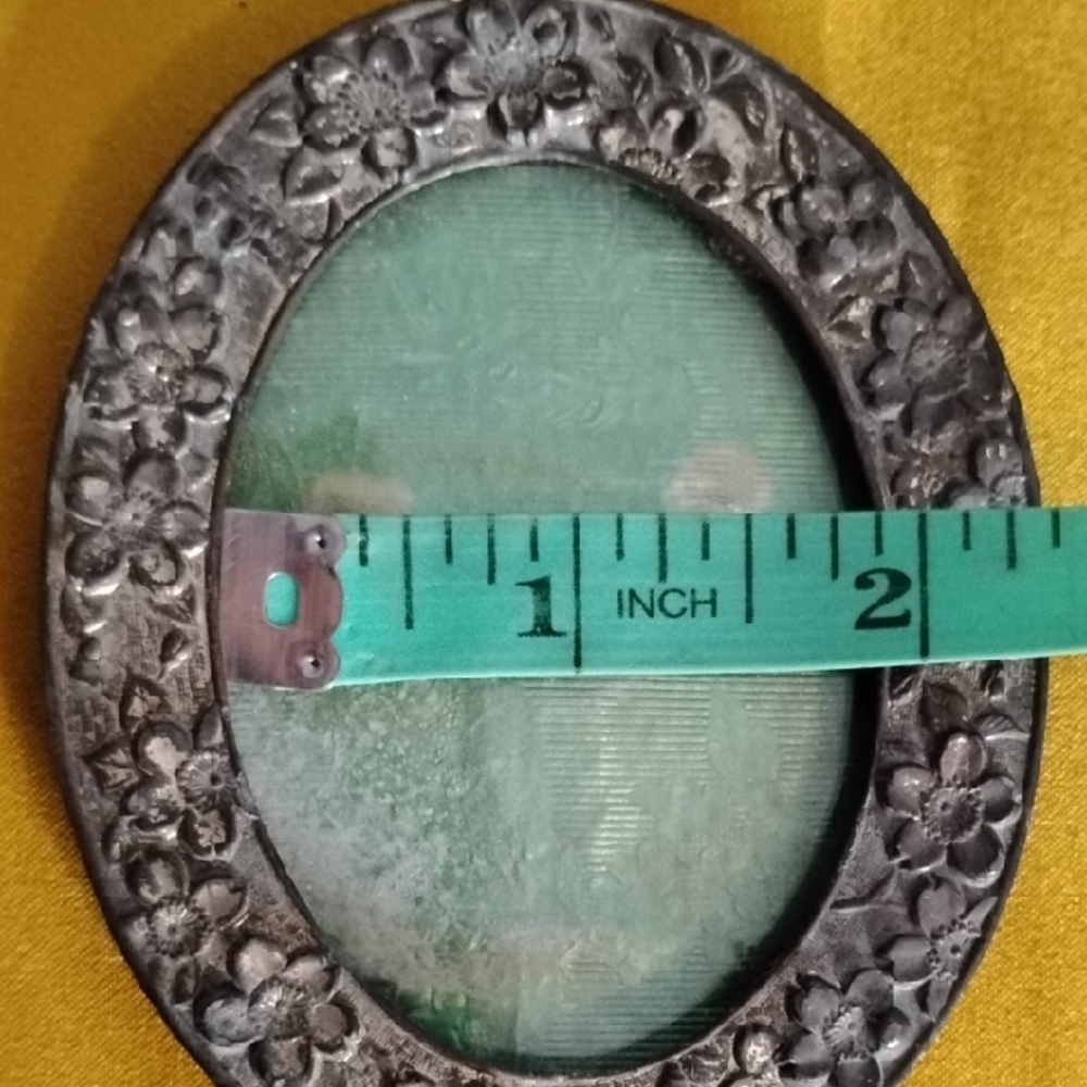 Ornate Oval Picture Frame with Green Center - Picture 9 of 12